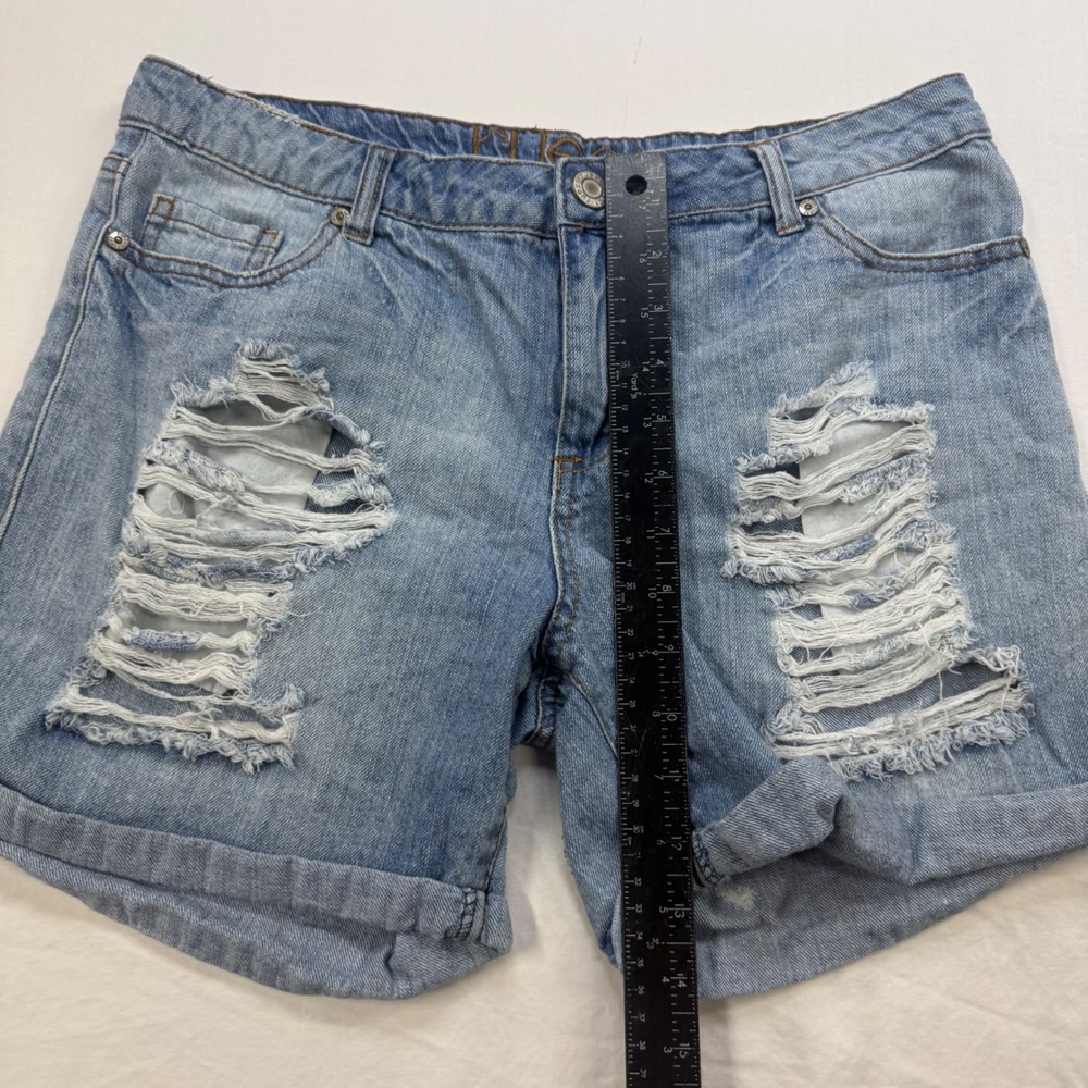 Rue21 Curvy Short Womens 7/8 Light Wash Distressed Ripped Denim Jean Shorts 186 - Picture 4 of 8